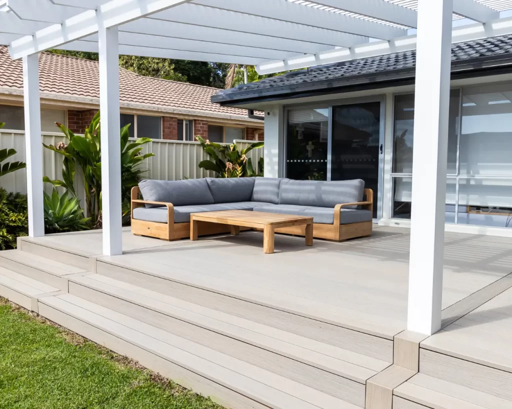 Composite decking and pergola with outdoor lounge area, built for relaxed Gold Coast alfresco living by Steedbuilt